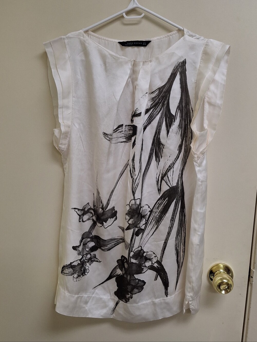 Zara White Sleeveless Silk-Feel Top with Black Floral Brushstroke Print